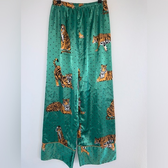 Feminine Tiger Wide Leg Pajama Pants Medium 🐅 - Picture 7 of 11